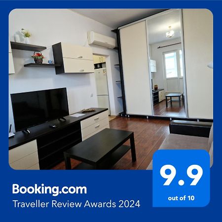 Charming Apartment With Private Terrace بوخارست المظهر الخارجي الصورة