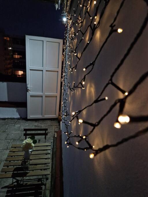 Charming Apartment With Private Terrace بوخارست المظهر الخارجي الصورة