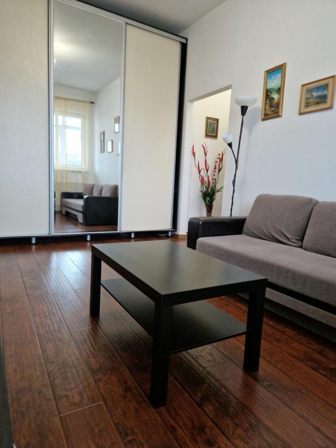 Charming Apartment With Private Terrace بوخارست المظهر الخارجي الصورة