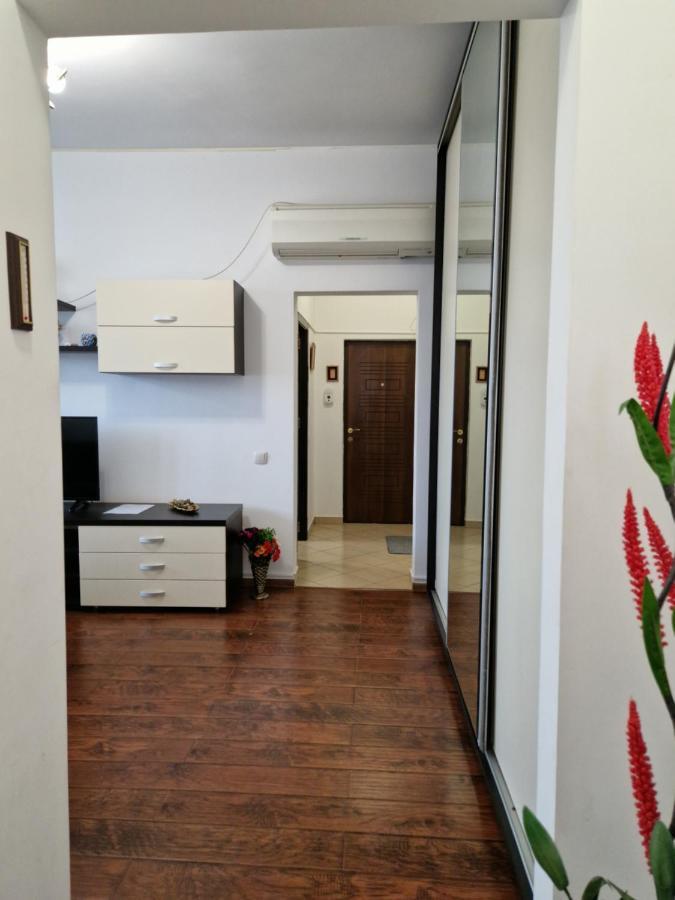 Charming Apartment With Private Terrace بوخارست المظهر الخارجي الصورة