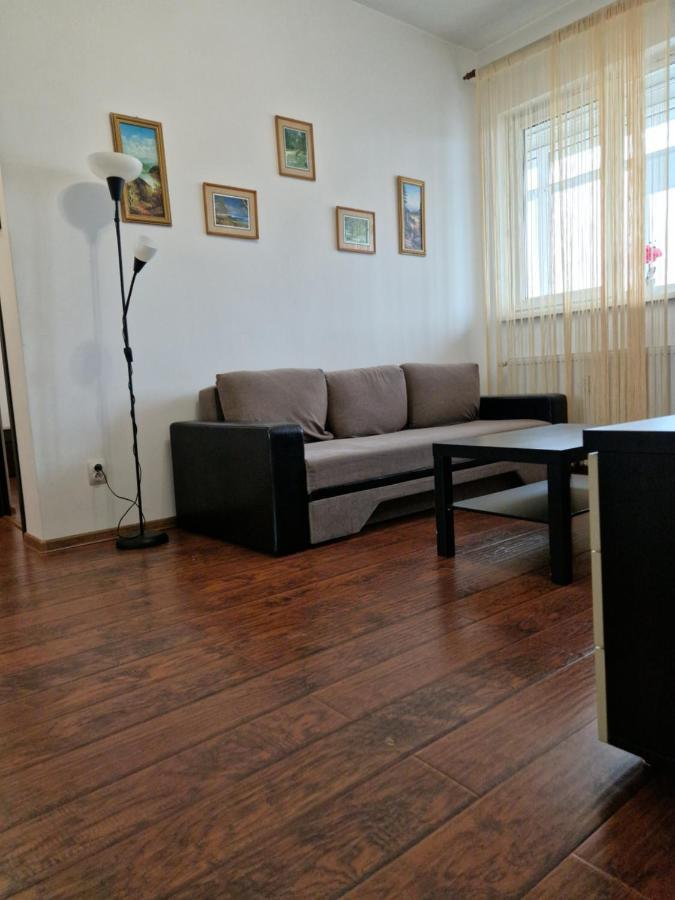 Charming Apartment With Private Terrace بوخارست المظهر الخارجي الصورة